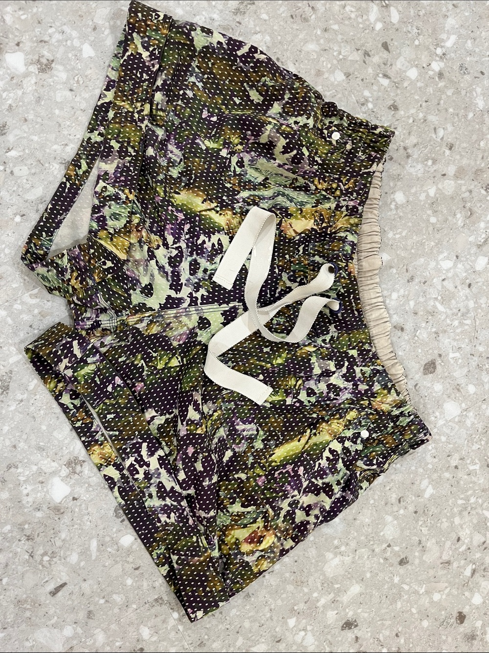 Lululemon spring break away shorts
